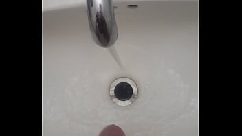 Preview 2 of 1990 Sex Videos - Anthony Arden cumming down the drain