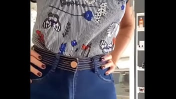 Preview 1 of Portuguese Lesbian - Aprenda como se vestir corretamente para ficar pronta para a foda.