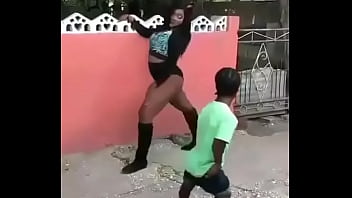 Preview 2 of Latin Brazzer - Negra culona  bailando burry chica
