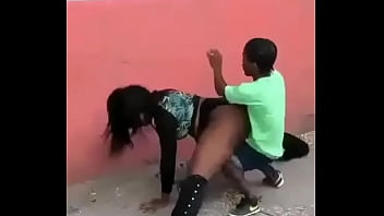 Preview 4 of Latin Brazzer - Negra culona  bailando burry chica