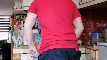 Preview 1 of Avrill Doll - Me pongo caliente y follo a mi novia e en la cocina