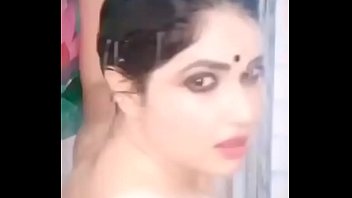 Preview 1 of Xxx Lib Move And Xy - Taking shower in sari