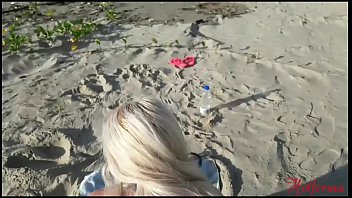 Preview 4 of Nivinhas Arab - Loira fodendo na praia