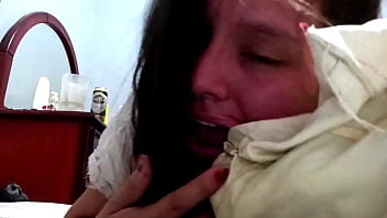 Preview 4 of Milf Flirts With Teen - penetr&aacute_ndola por detr&aacute_s (chibola puta)