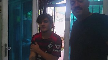 Preview 1 of Daddy Sucking Pussy - Acabei comendo a Esposa Paty Bumbum do meu amigo El Toro De Oro Escondido na casa dele