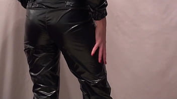 Preview 2 of In Bed Roum - Shiny nylon tela sire brillosa la mas rica para tocarse