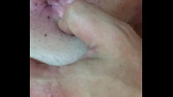 Preview 2 of 3 Boys Fucking 1 Girl Sex Videos - Dando linguada e brincando com o cuzinho do garoto lindo de 21 anos
