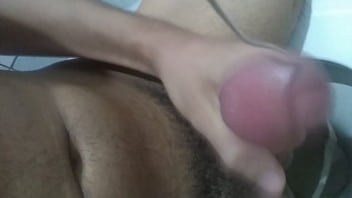 Preview 4 of Dauther Gives Dad A Masage - Novinho de Recife batendo punheta no banheiro