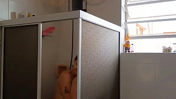 Preview 4 of Voyeur Touch Ass - Submissa hotwife se diverte em frente do marido