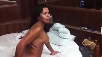 Preview 1 of Glory Go - MINEIRA PUTINHA LEVANDO NO CUZINHO -