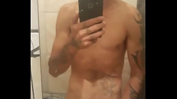 Preview 2 of Xxxii Pick - Krys Costa batendo uma no banheiro