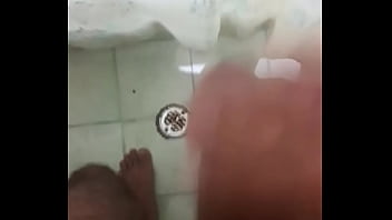 Preview 1 of Teen Uhd Videos - Paja en ba&ntilde_o de la casa