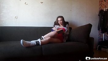 Preview 1 of Seks Video Koriw Kamal Va Nihan - Spycam records a stepsister pleasuring her snatch
