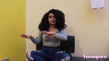 Preview 2 of Pakistani Man Fuck Animal - casting primera parte/ chica mexicana en casting