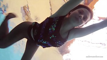 Preview 1 of Live Cam 3x Club Porno - Zuzanna hot underwater teenie babe naked