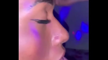 Preview 1 of Sexi Videyo Xxx - Jhennyfer D&#039_Castro chupando gostoso o cliente dotado da rola grossa