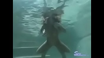 Preview 3 of Uoflwilrd - Tiffany Cross is Hav&#039_n Fun Underwater