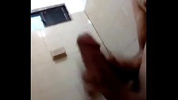 Preview 1 of Peep Sleeping Daughter - deslechandome