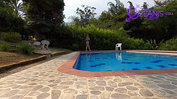 Preview 1 of Japines Sex - Glamping V.I.P #6 Limpiando la piscina ( Ashley Grey X y king of cock)