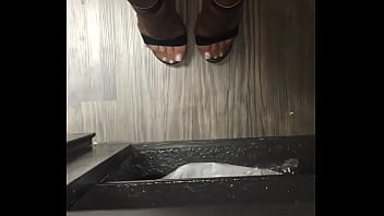 Preview 1 of Femdom Fetish Tube Smell Feet - Polskie porno - Moja kumpela też chce grać w porno
