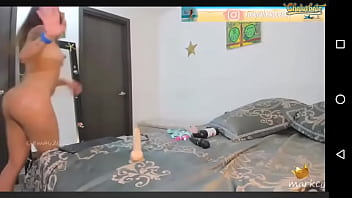 Preview 4 of Village Home Sex Scandal - Suculenta belleza corre al ba&ntilde_o
