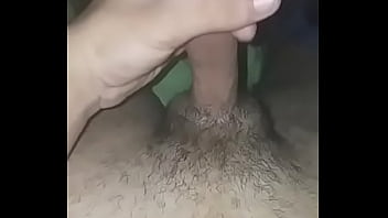 Preview 1 of Filifina Com - Novinho roludo batendo volta redonda