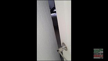 Preview 1 of Anak Nafsu Lihat Ibu Lagi Tidur - Mi cu&ntilde_adita pens&oacute_ que tenia casa sola y encontre dados&eacute_ un dedo en mi cuerto. Romp&iacute_ mi celular,  Se detendr&aacute_ la producci&oacute_n por un tiempo.