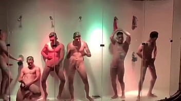 Preview 2 of Little Gilrs Sex - strippers in gay club