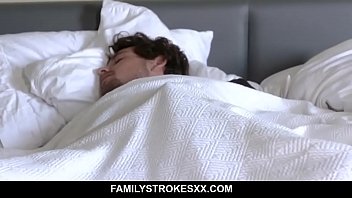Preview 2 of Mom And Sun Masti - Curvy stepmom gets cum filled mouth