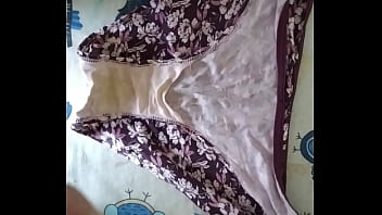 Preview 3 of Wife Wabcam - corrida en bragas de mi mujer 107