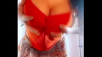 Preview 1 of Big Tits Mom Seex - Me caliento para vos