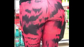 Preview 2 of Xvinde Com - Madura de buen culo en Licras rojas