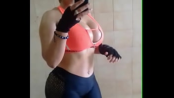 Preview 1 of Svensk Dirty Talk - Dando uma conferida p&oacute_s treino