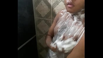 Preview 3 of 70 Yer Xxx Move - Novinho de pau grande no banho