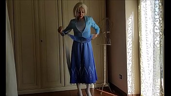 Preview 1 of Prostitute Spy Grinding Girls - Elsa gives herself to Olaf and his big carrot