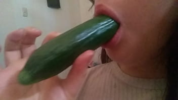 Preview 1 of Avca Adams - Lilyrabbit come pepino
