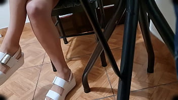Preview 3 of Girl To Girl Xxx Sexy6 - mi hermanastra usando bragas blancas abriendo las piernas