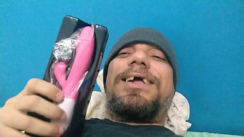 Preview 2 of Mom Coms Com - PELO AMOR DE DEUS PAREM DE MANDAR PIROCAS PARA A MINHA CASA MANDEM CUS E BUCETAS