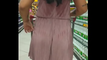 Preview 2 of Rick Shaw - Alz&aacute_ndose la falda en el supermercado
