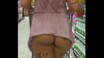 Preview 3 of Rick Shaw - Alz&aacute_ndose la falda en el supermercado