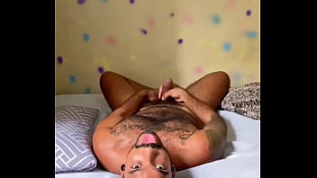 Preview 1 of Tara Wite - Comendo o cuzinho do twink at&eacute_ leitar