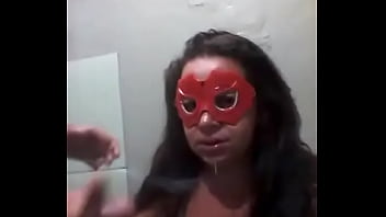 Preview 3 of Ah Long - Leite na cara da safada de m&aacute_scara do homem aranha