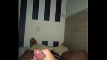 Preview 3 of Hairy Cock Jungs - Batendo uma com muito tes&atilde_o