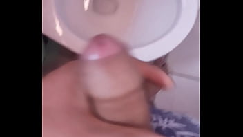 Preview 3 of Iirli Cock - Me masturbo en el ba&ntilde_o