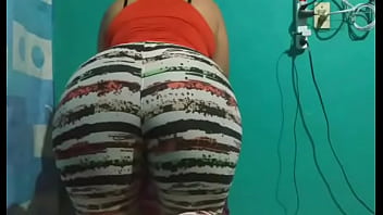 Preview 1 of Female Licks Male Feet - El culo de mi mujer