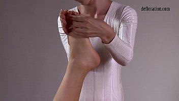 Preview 1 of Elf Pov - Jankovska gets her feet and ass massaged