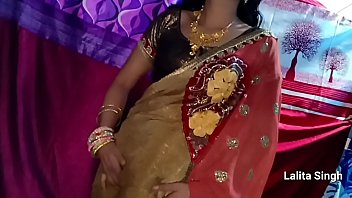 Preview 1 of Father And Doghter Sexy - अरे कमबख्त में तेरी भाभी हूं धीरे धीरे चोद ले क्यों भौजी भइया येसे नहीं चोदते अब घुसा भी लेने दो भौजी