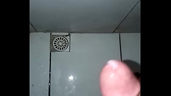 Preview 3 of Sucking Fat Little Chubby - Gozando gostoso na punheta