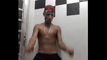 Preview 2 of Sone Leone - Cafu&ccedil_u dan&ccedil_ando sem cueca de pau duro 2