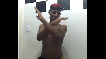 Preview 3 of Sone Leone - Cafu&ccedil_u dan&ccedil_ando sem cueca de pau duro 2